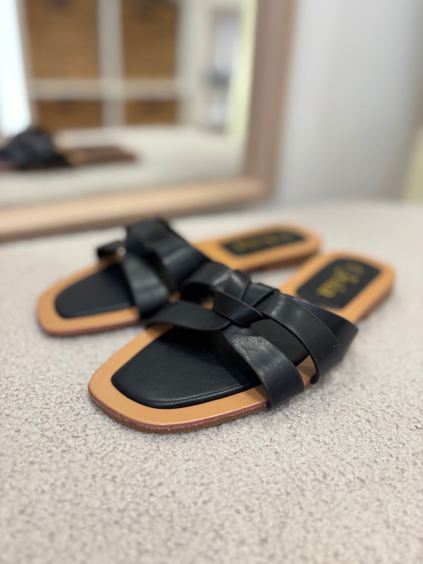 Claquettes plate noir