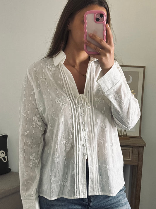 Blouse Blanche - Détails Boutons & Broderie