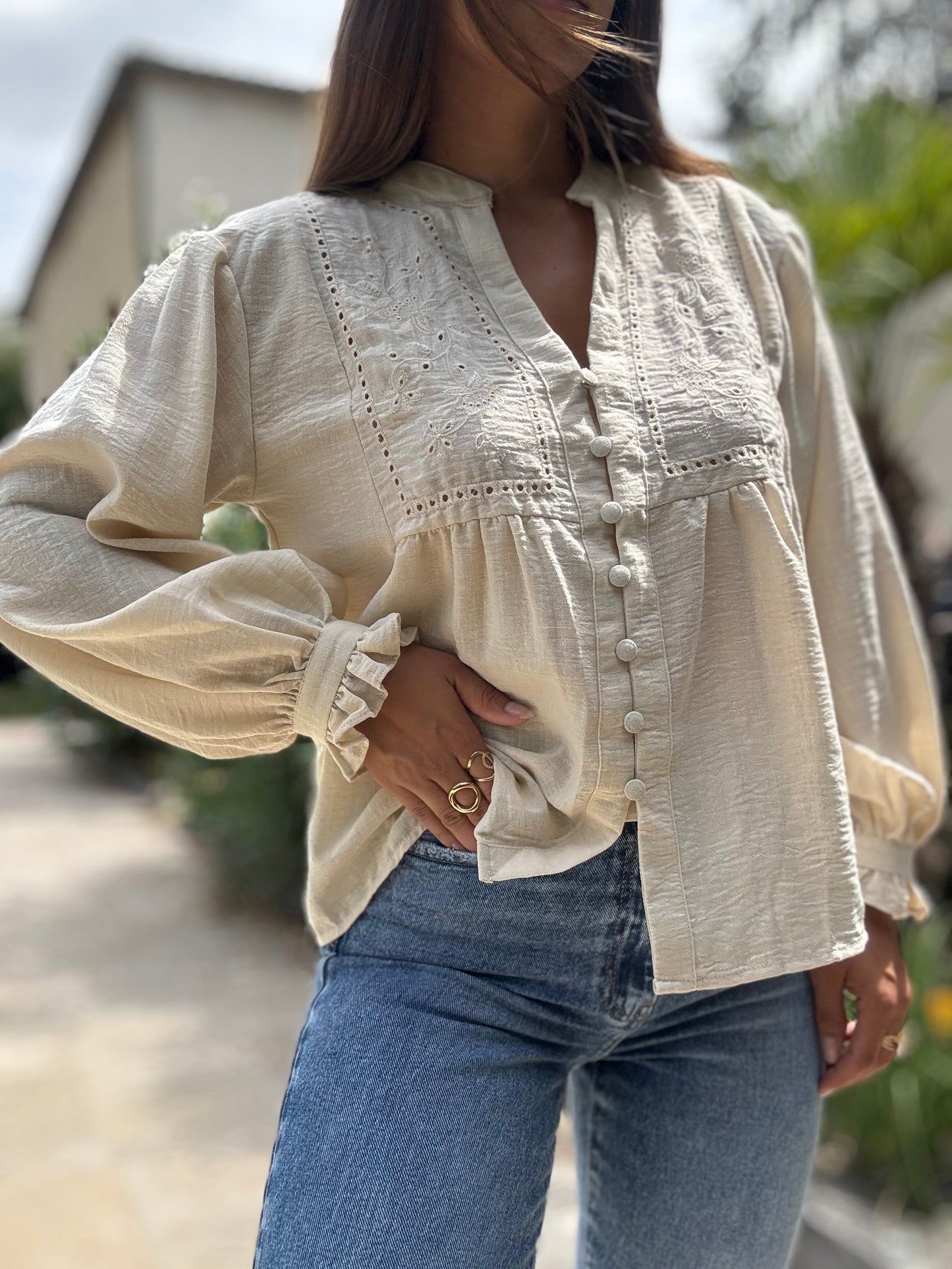 Blouse à Détails Brodés & Boutons - Beige
